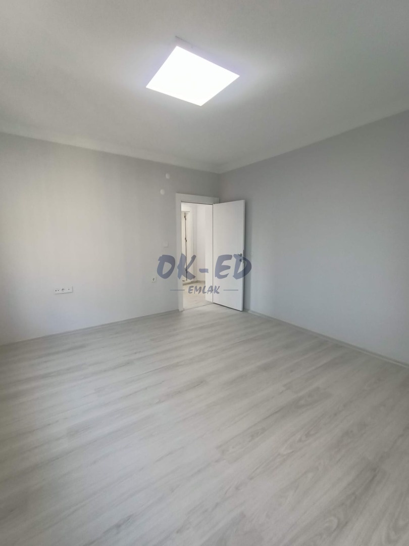 Akarca Mahallesi Orta Cami'de Satılık 3 Katlı Bina - 3. Fotoğraf
