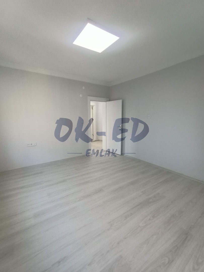 Akarca Mahallesi Orta Cami'de Satılık 3 Katlı Bina - 3. Fotoğraf