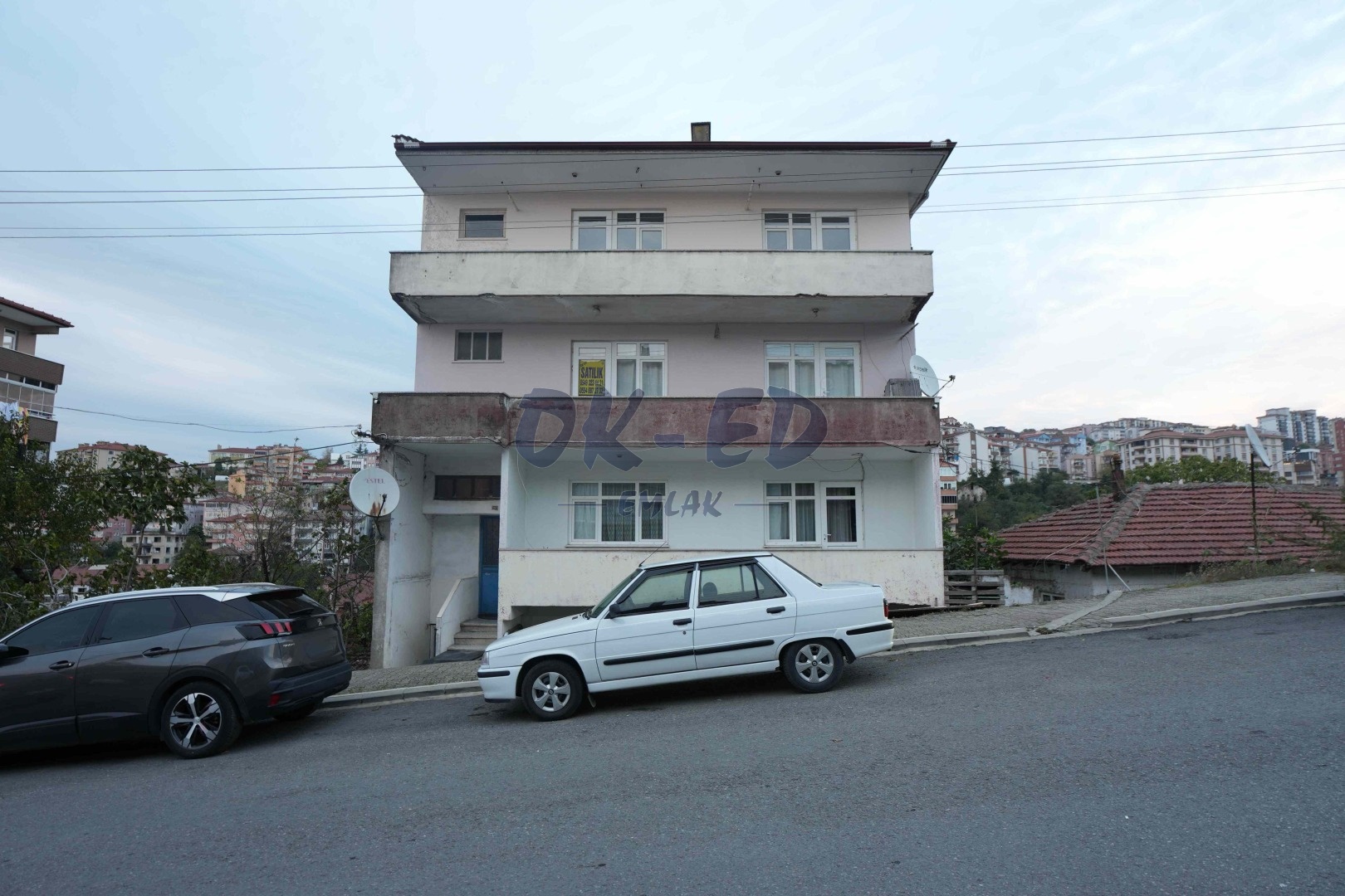 Bağlık Mahallesi Çarşı Merkeze Yakın Satılık 3+1 Daire - Thumbnail 1