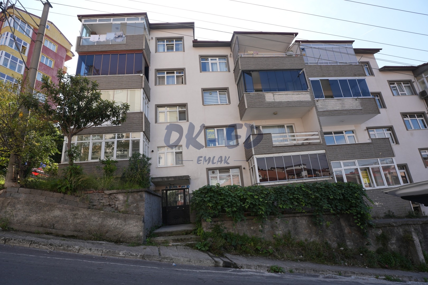 Bağlık Mahallesi Özgürler Sitesinde Satılık 2+1 Daire