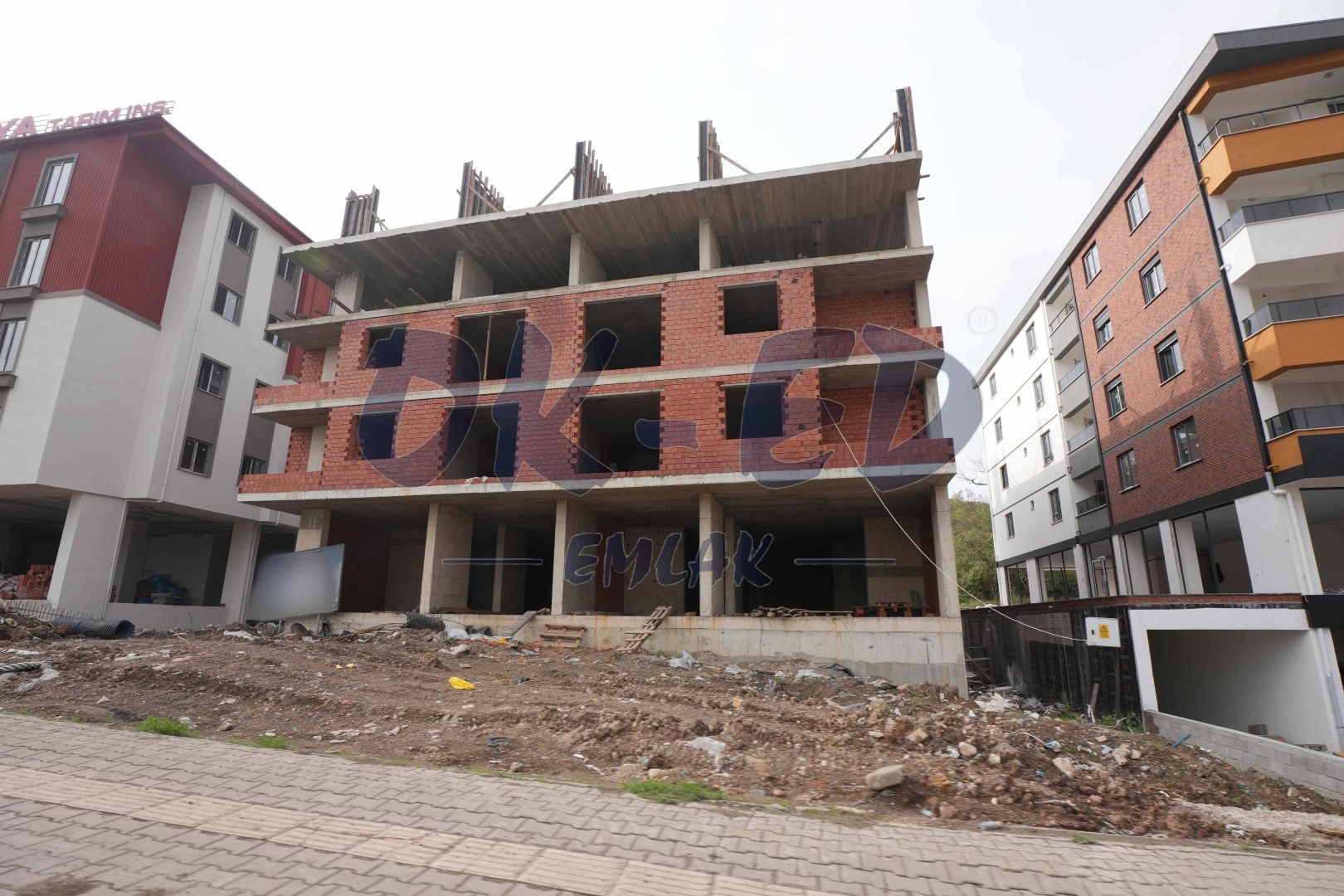 Belen Yeni Mahallede Ana Yola Cepheli Satılık 2 Adet Dükkan - 2. Fotoğraf