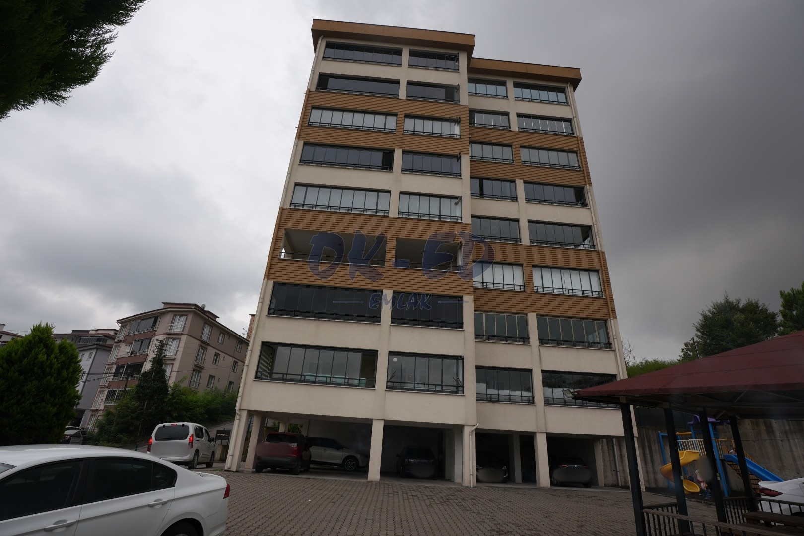 Elmatepe Mahallesinde Satılık 3+1 Daire