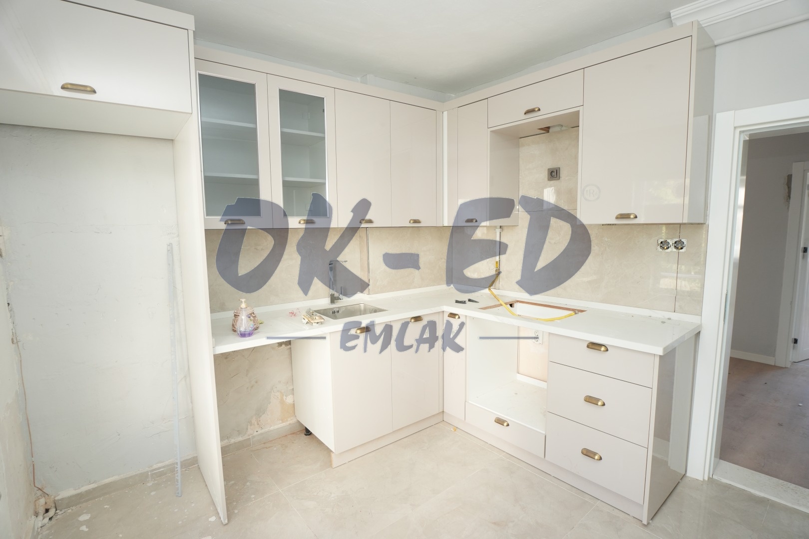 Kadıtarlası Mevkisinde İçi Full Yapılı Kiralık 3+1 Daire - 3. Fotoğraf