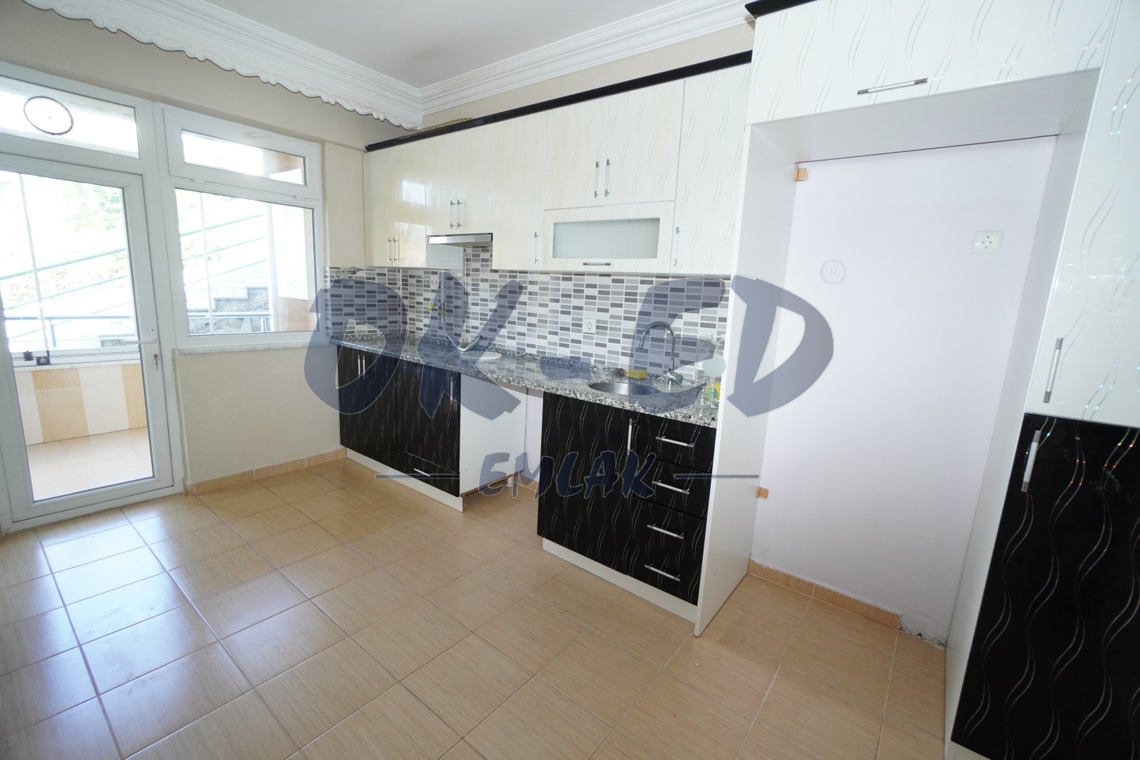 Bağlık Mahallesinde Kiralık 3+1 Daire - 3. Fotoğraf
