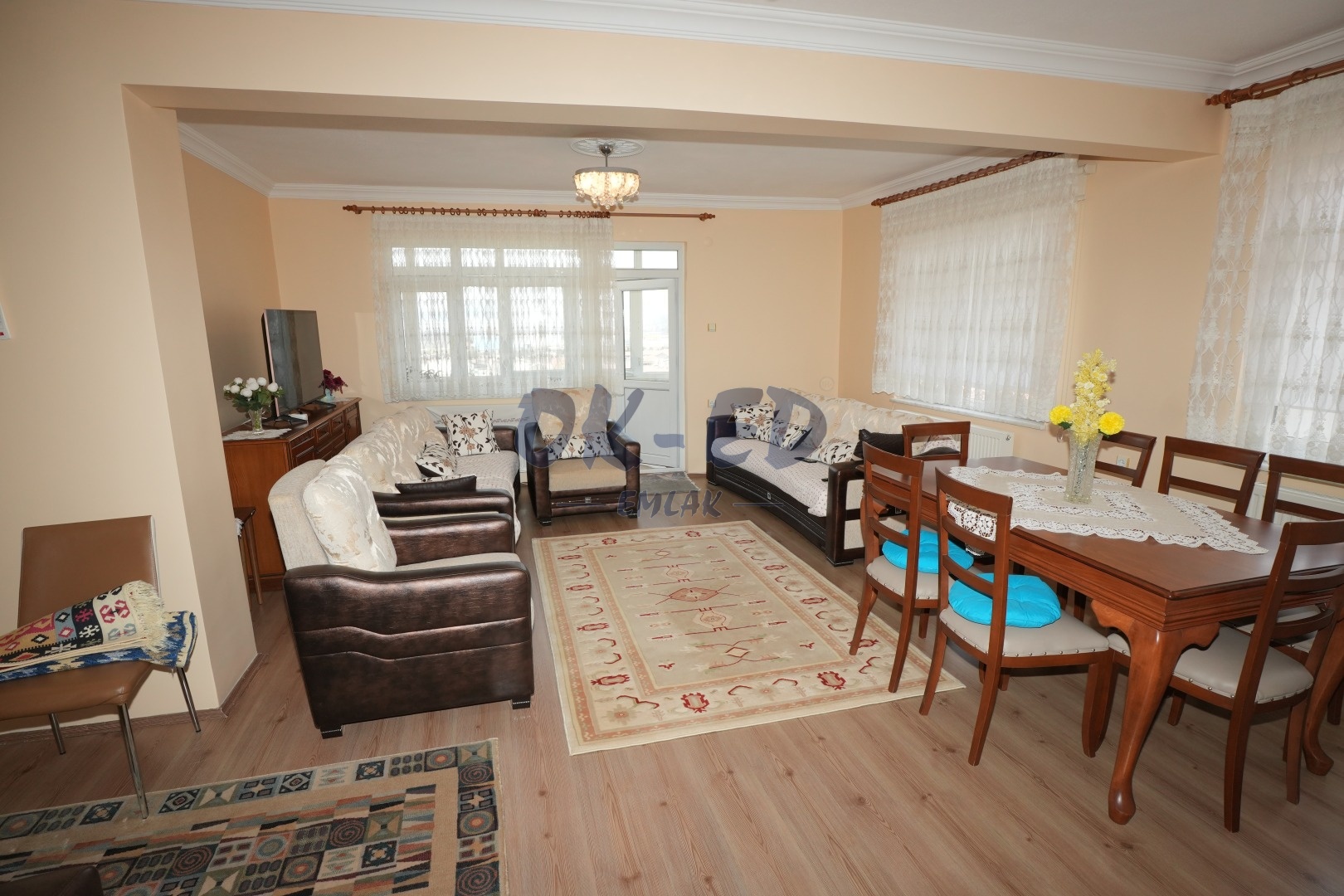 Gülüç Mahallesinde Deniz Manzaralı Satılık 2+1 Daire - 2. Fotoğraf