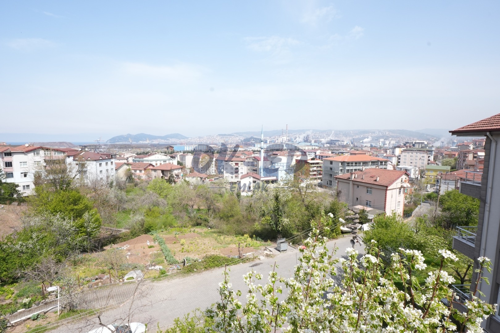 Gülüç Mahallesinde Deniz Manzaralı Satılık 2+1 Daire - 11. Fotoğraf
