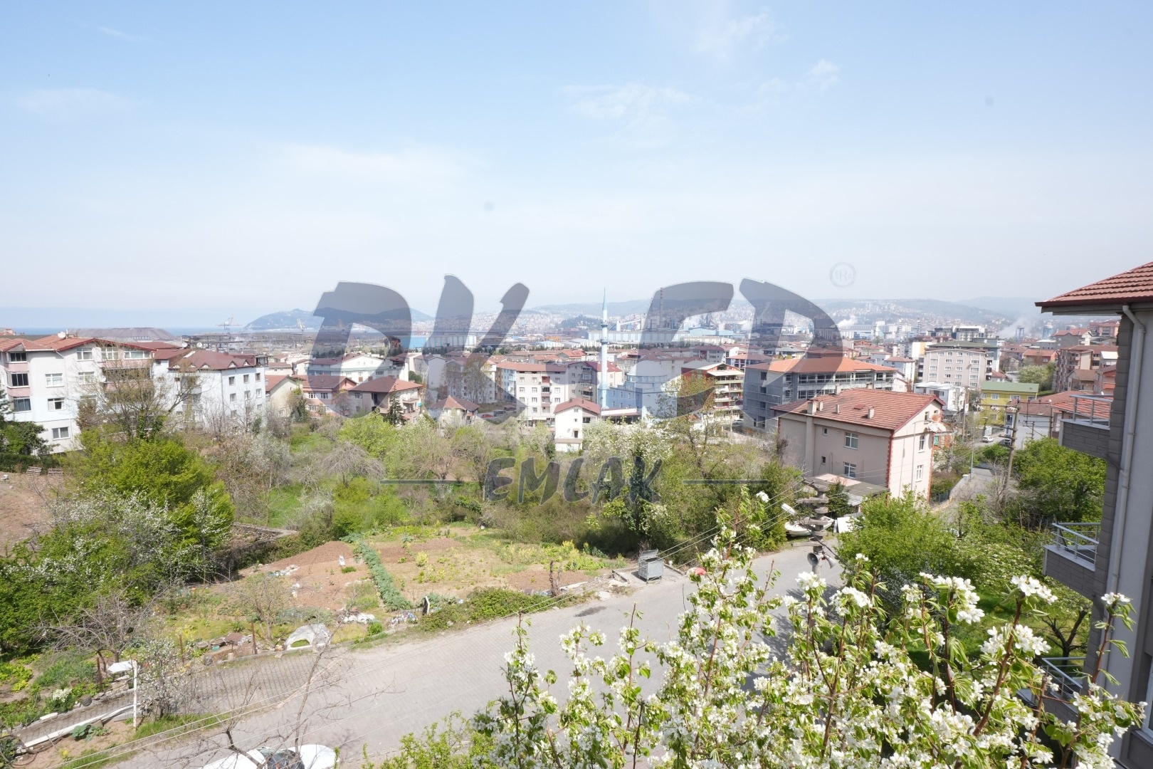 Gülüç Mahallesinde Deniz Manzaralı Satılık 2+1 Daire - 11. Fotoğraf