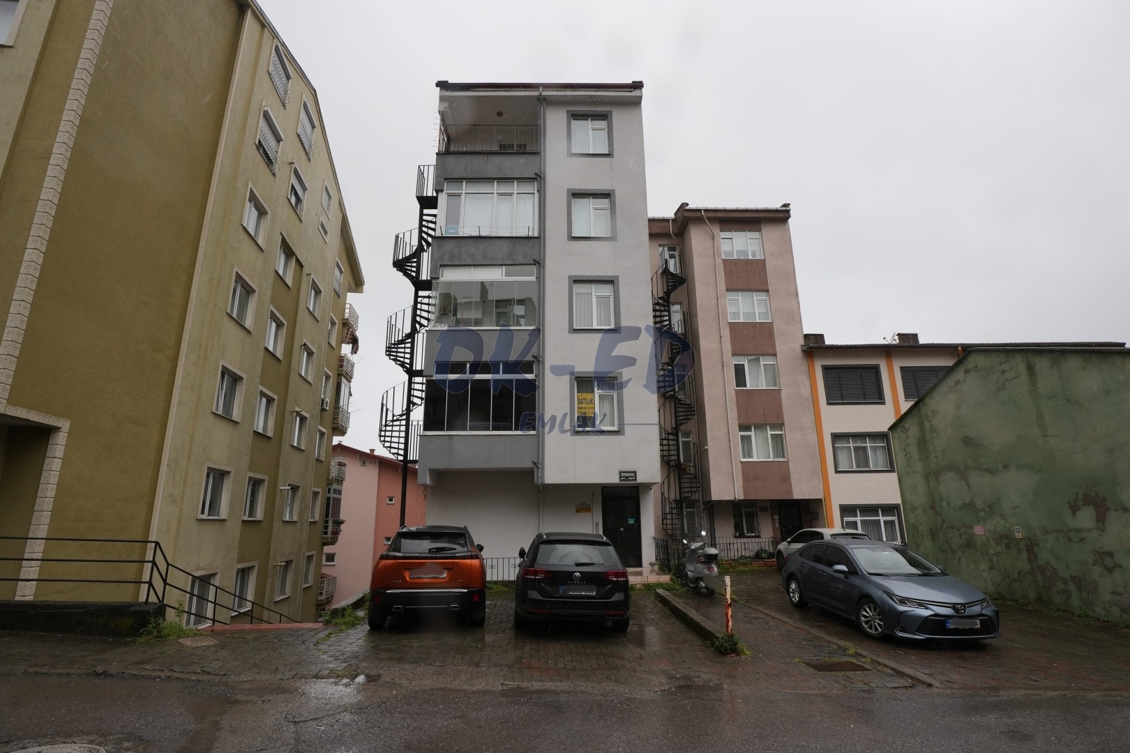 Orhanlar Mahallesinde Satılık 3+1 Daire