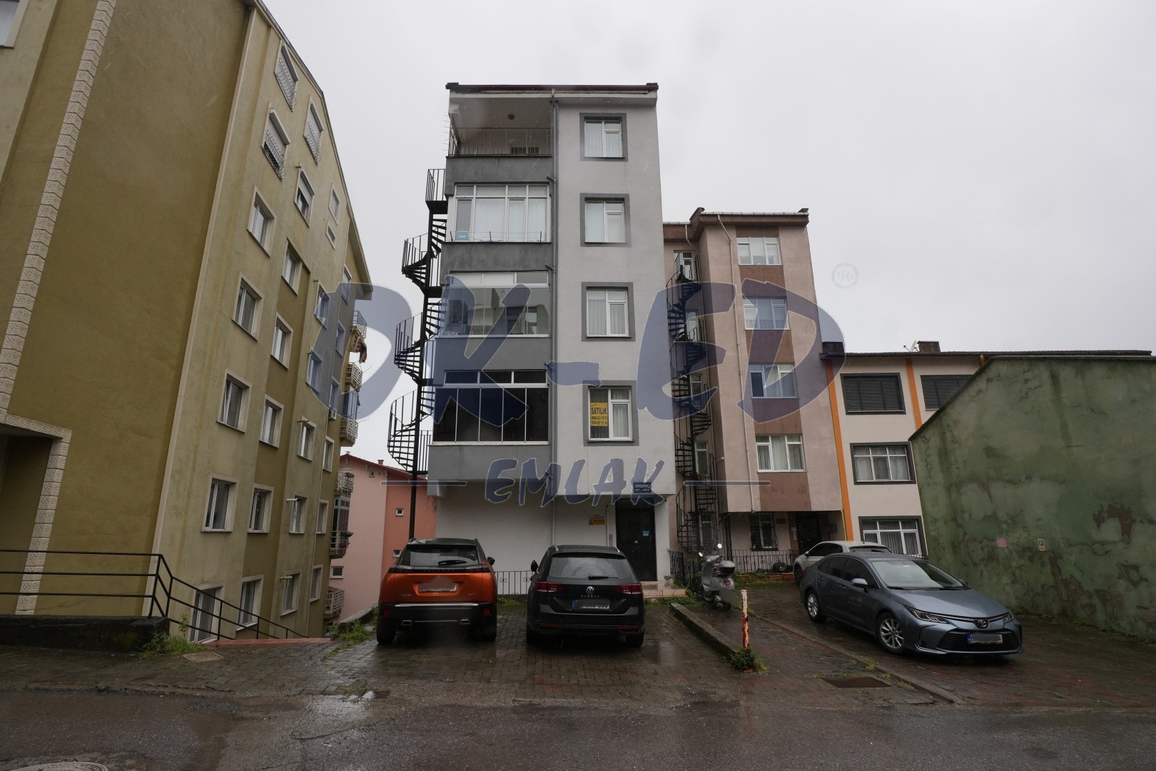 Orhanlar Mahallesinde Satılık 3+1 Daire