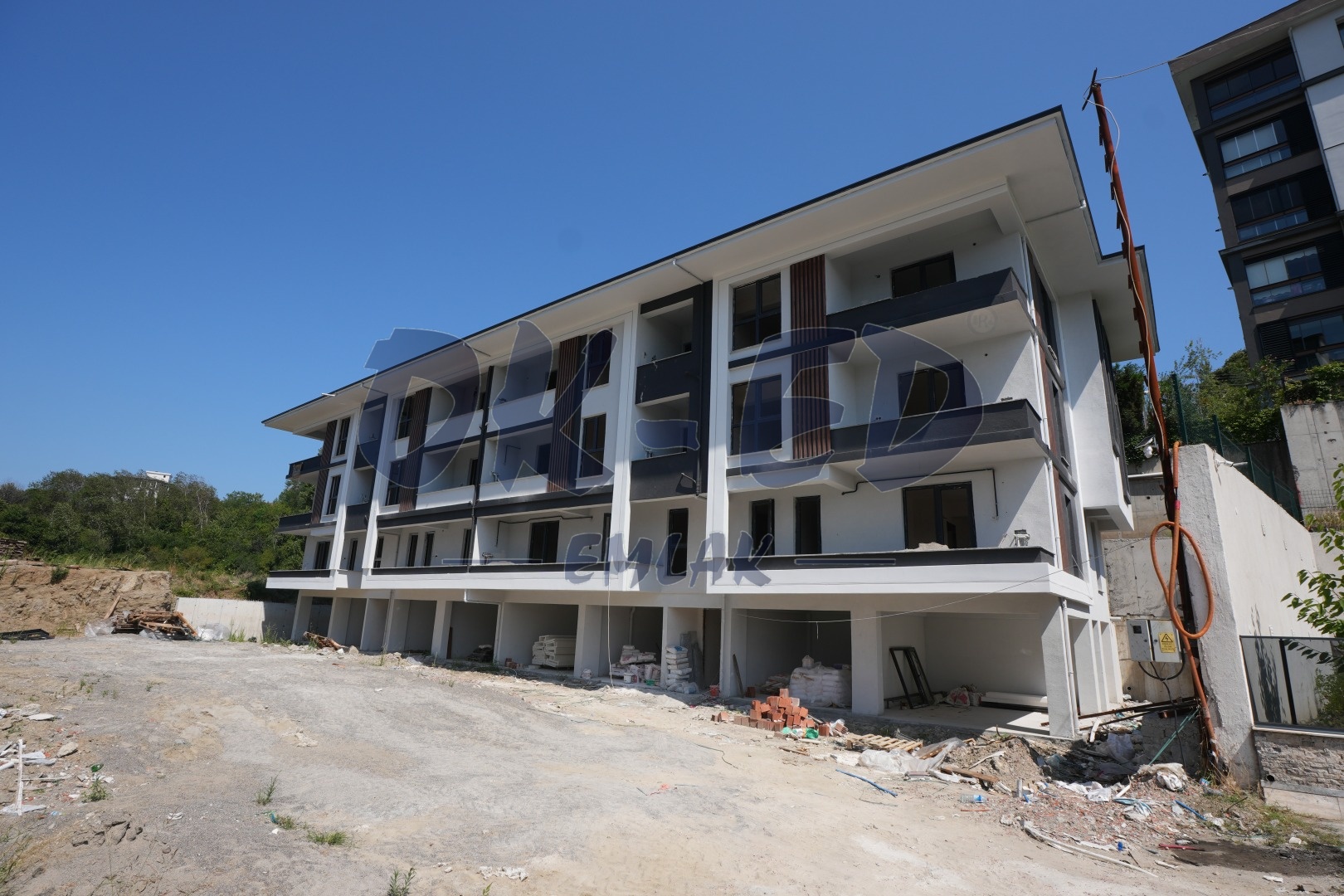 Uzunmehmet Mah. Deniz Manzaralı Satılık 1+1 Daire