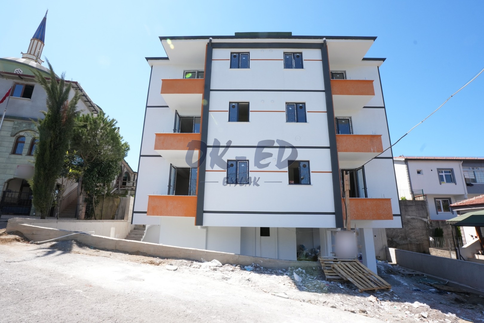 Uzunmehmet Mahallesinde Satılık 1+1 Daireler