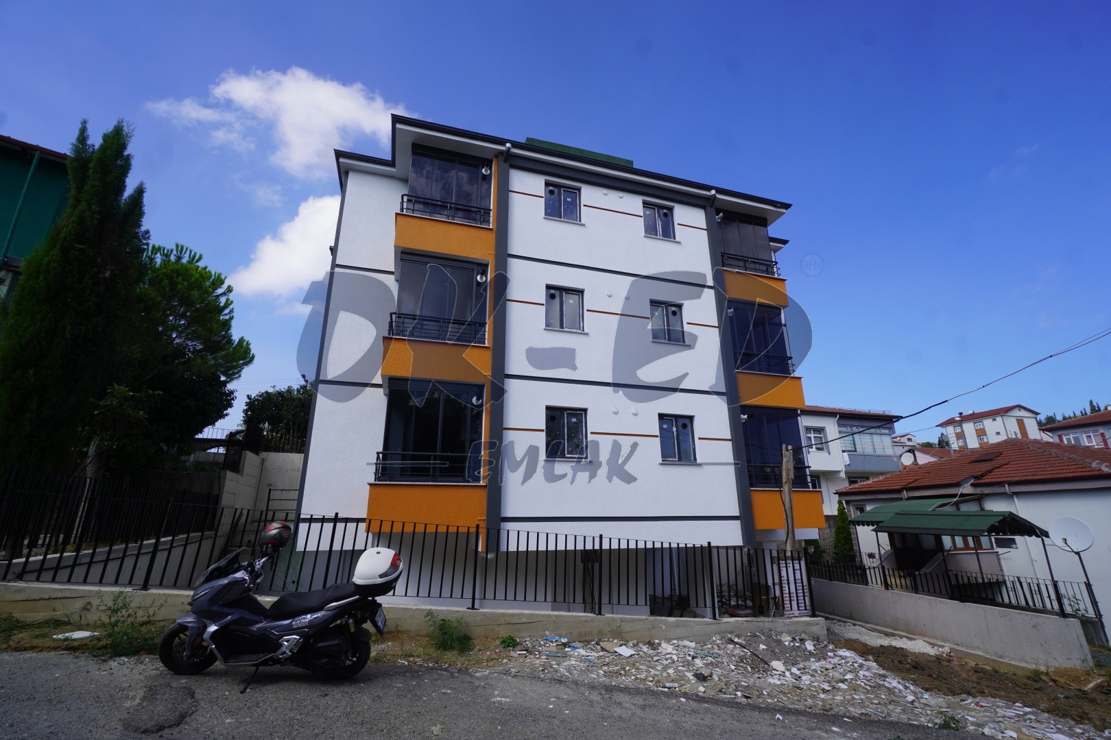 Uzunmehmet Mahallesinde Satılık 1+1 Daireler