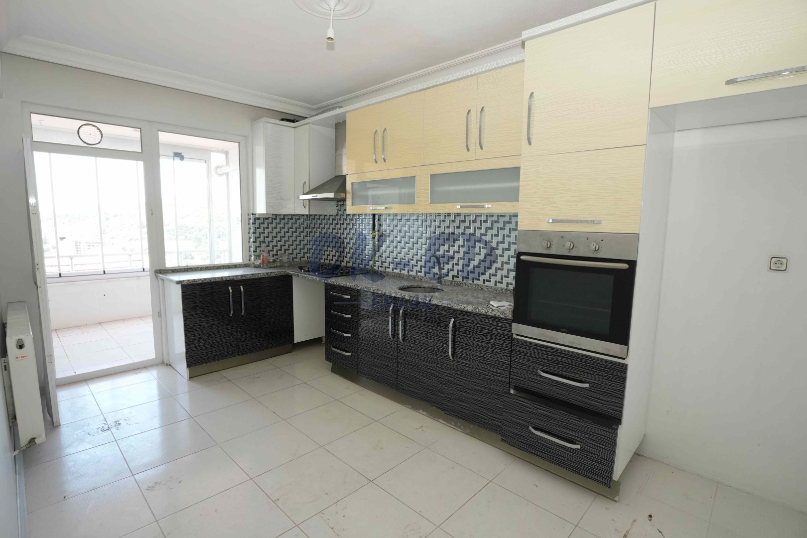 Uzunmehmet Mahallesinde Satılık Deniz Manzaralı Dubleks Daire - 3. Fotoğraf