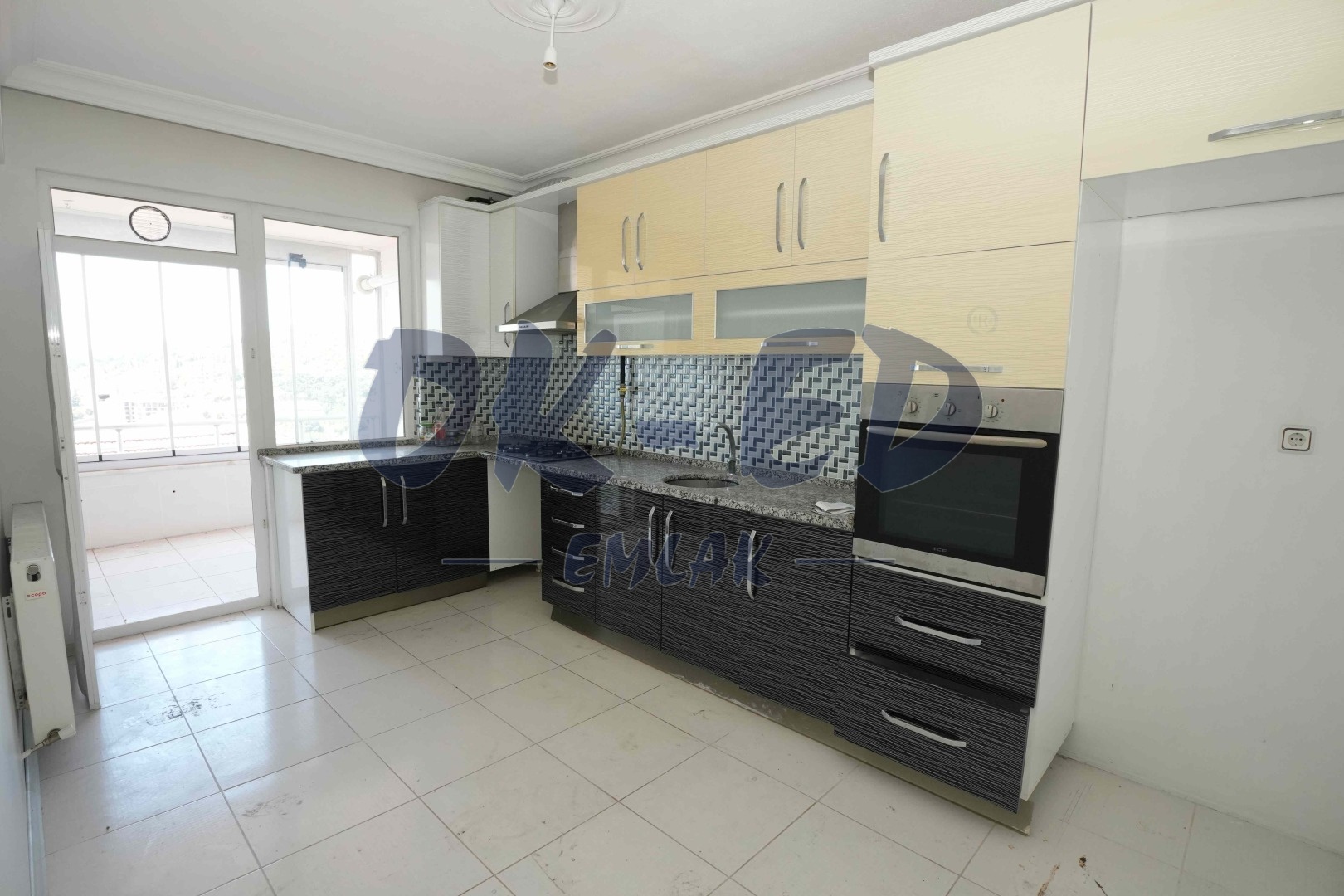 Uzunmehmet Mahallesinde Satılık Deniz Manzaralı Dubleks Daire - 3. Fotoğraf