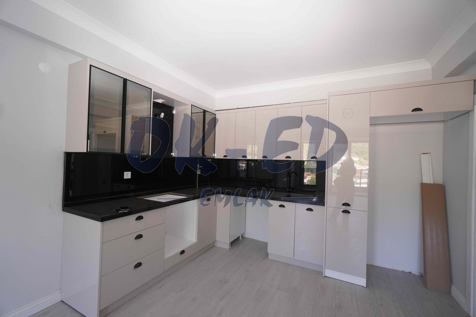 Kırmacı Mahallesinde Havuzlu Satılık 2+1 Daire - 4. Fotoğraf