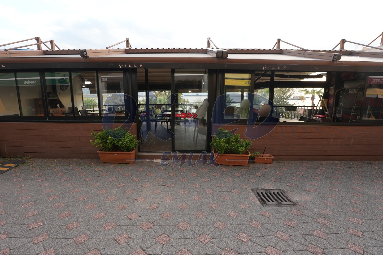 Orhanlar Mahallesi Yalı Caddesinde Kiralık Dükkan