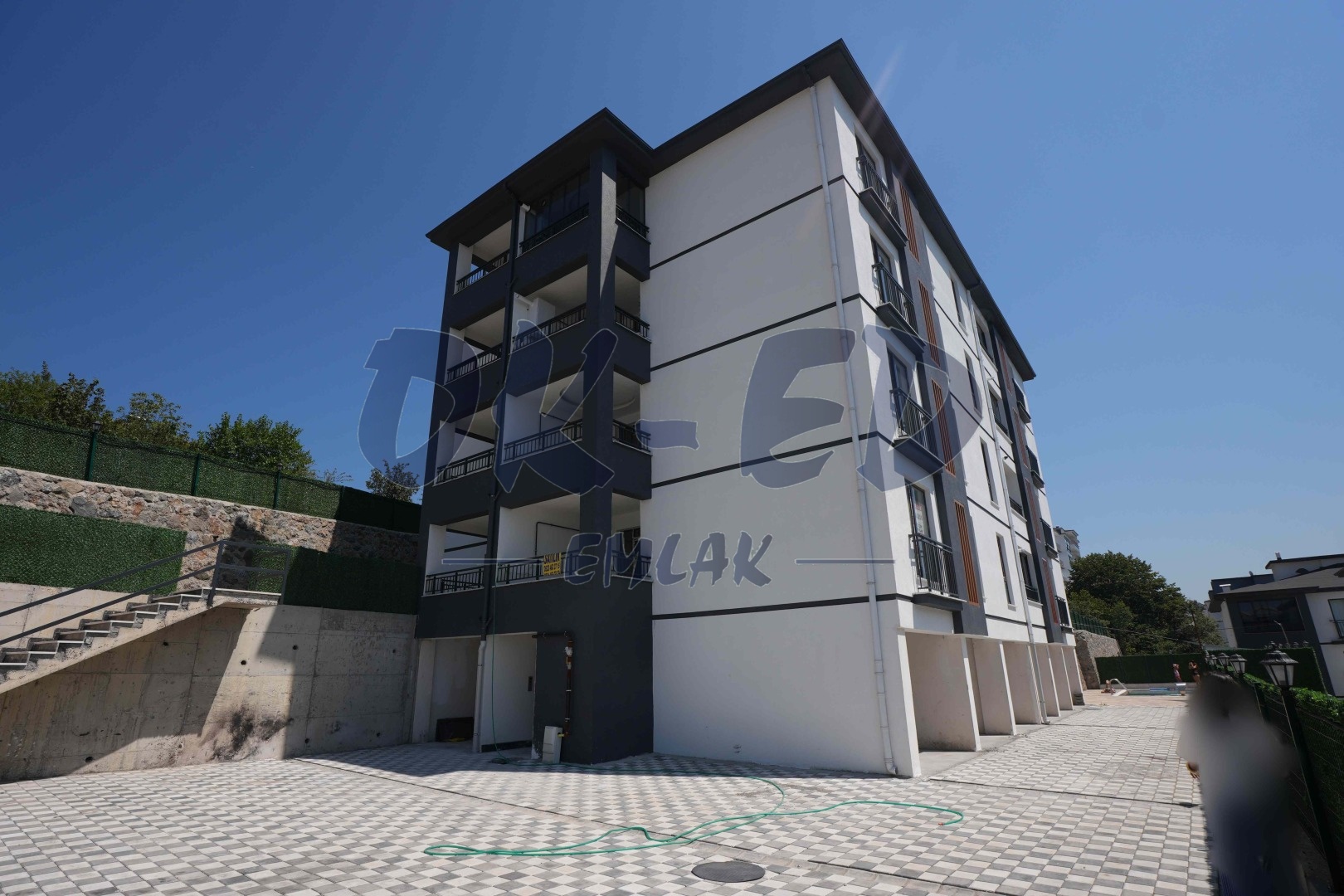 Sarıkokmaz Mahallesi Havuzlu Site İçerisinde Satılık 2+1 Daire