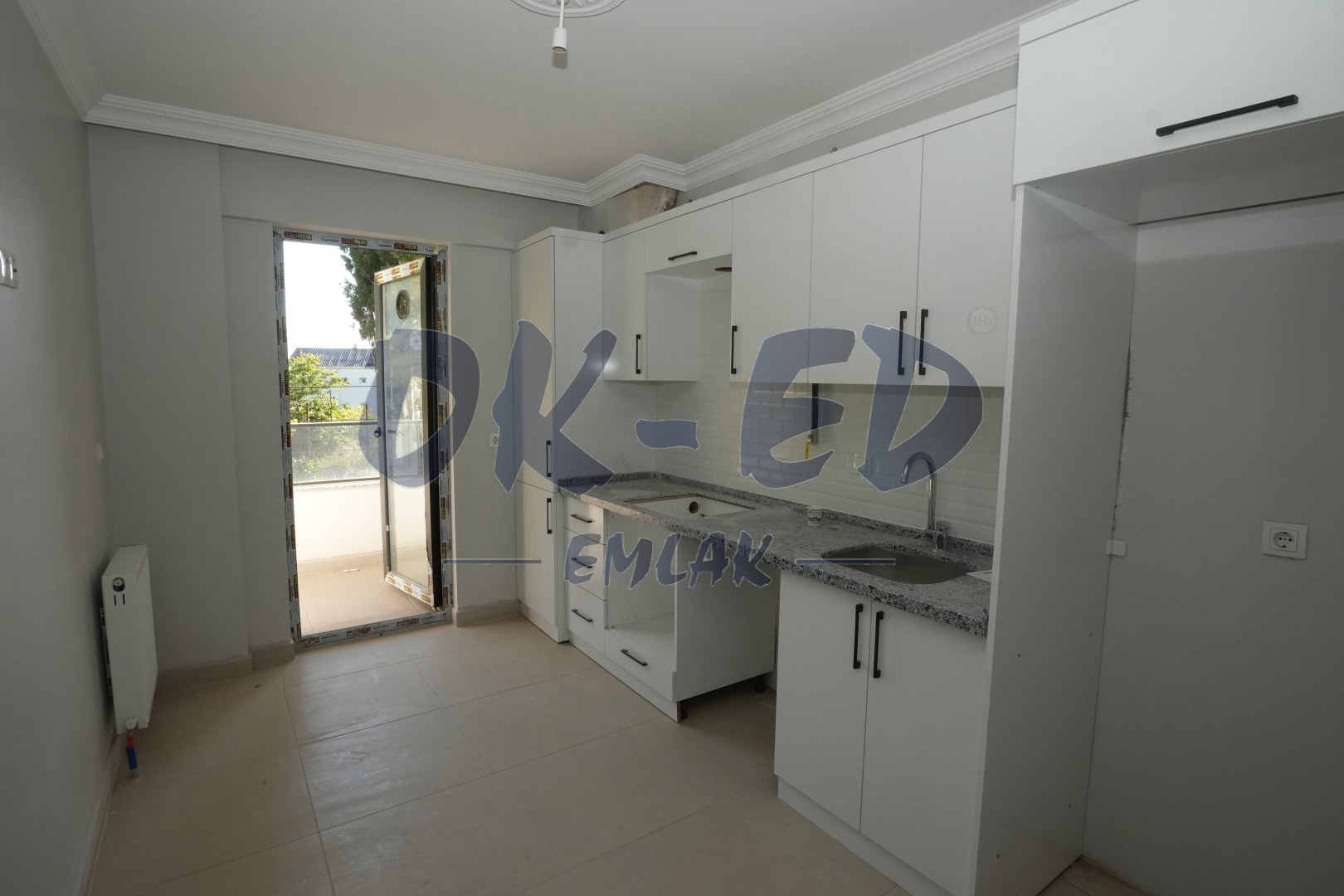 Sarıkokmaz Mahallesinde Kiralık 2+1 Daire - 3. Fotoğraf