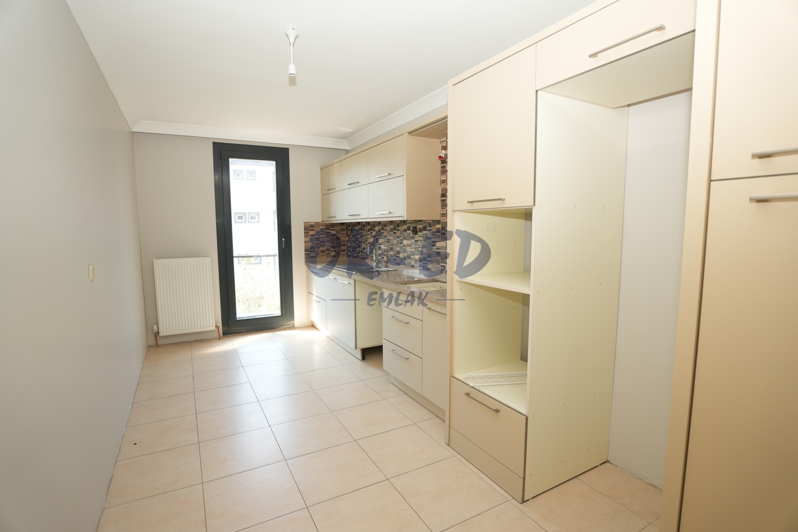 Süleymanlar Mahallesinde Adliyeye Yakın Kiralık 3+1 Ofis - 4. Fotoğraf