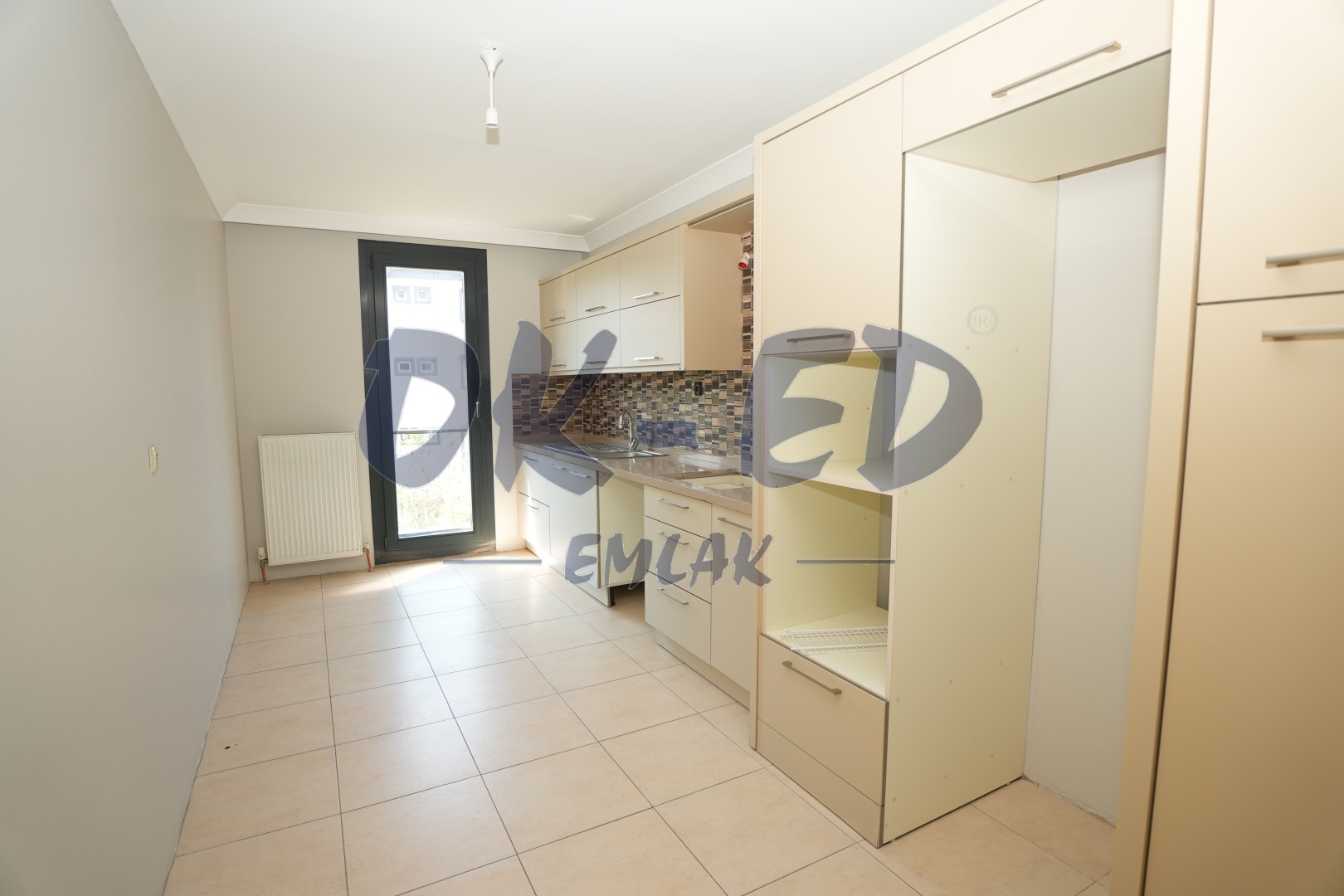 Süleymanlar Mahallesinde Adliyeye Yakın Kiralık 3+1 Ofis - 4. Fotoğraf
