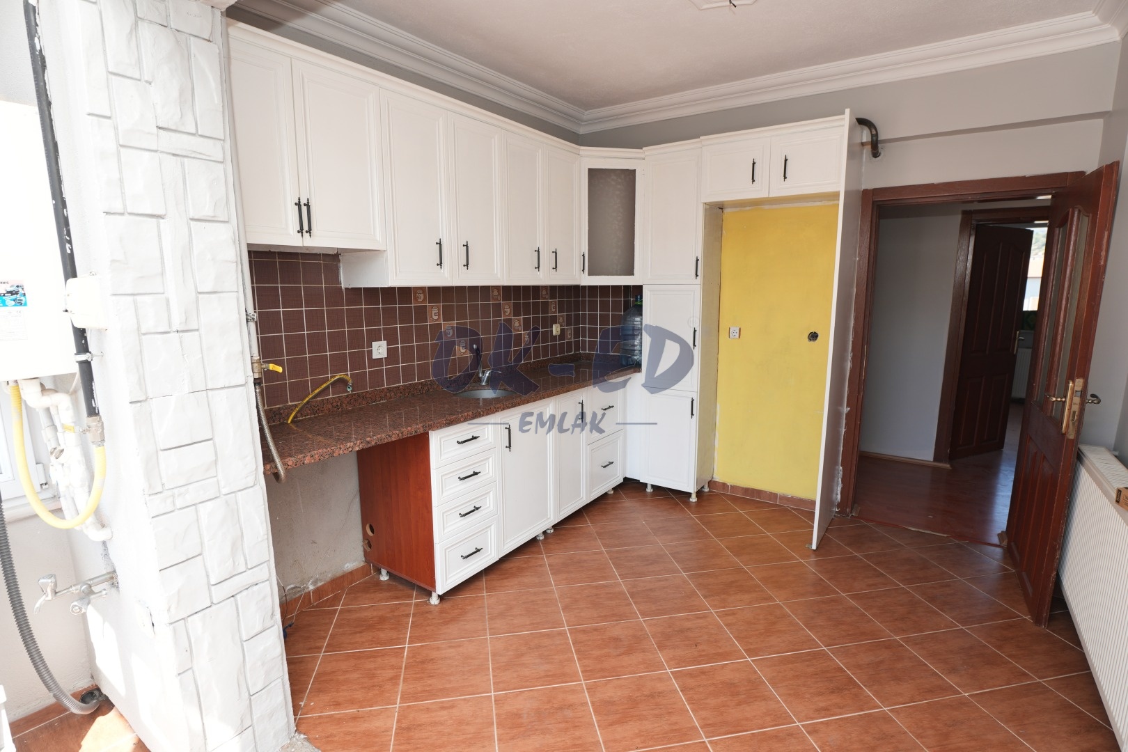 Uzunçayır Mahallesinde Kiralık 3+1 Daire - 4. Fotoğraf
