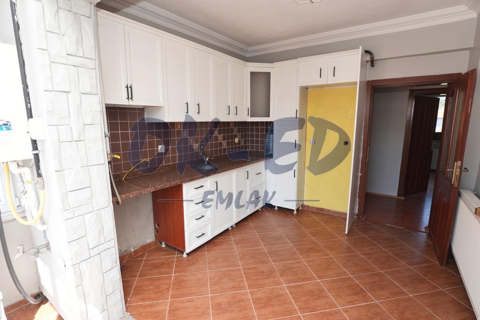 Uzunçayır Mahallesinde Kiralık 3+1 Daire - 4. Fotoğraf