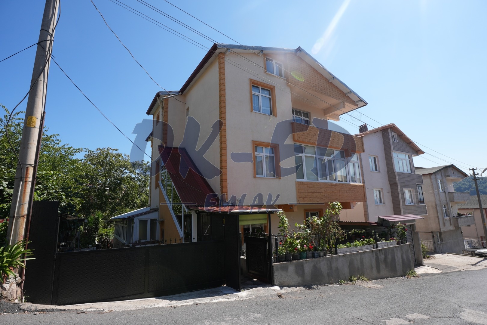 Uzunmehmet Mahallesinde Kiralık 3+1 Daire